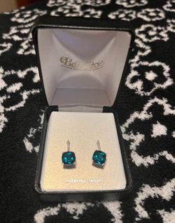 Beautiful emerald green sterling silver earrings