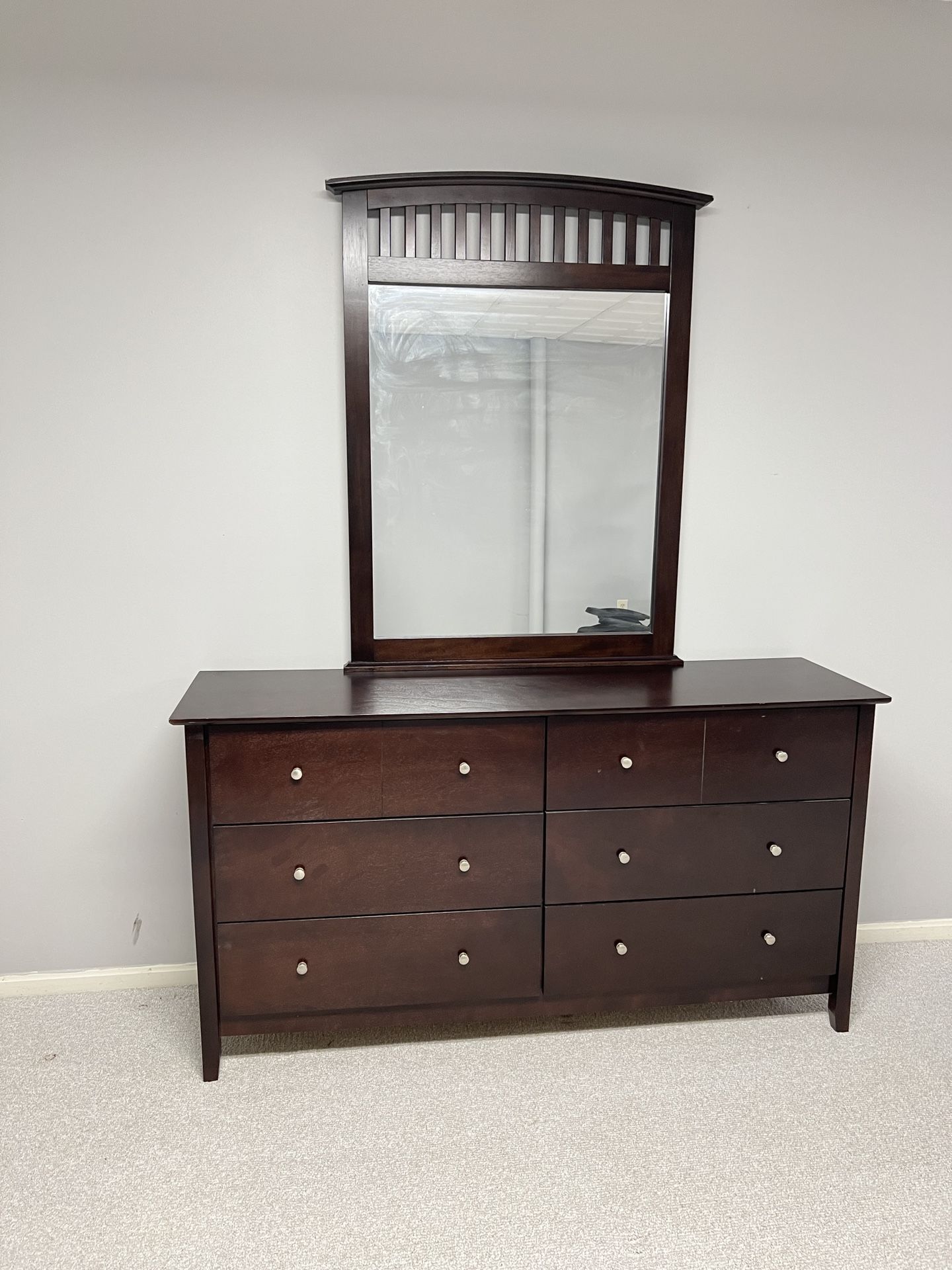 Dresser With Mirror 