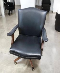 Kimball Independence Suffolk Mid-Back Desk Chair – Floor Model – $200 📦 Florida