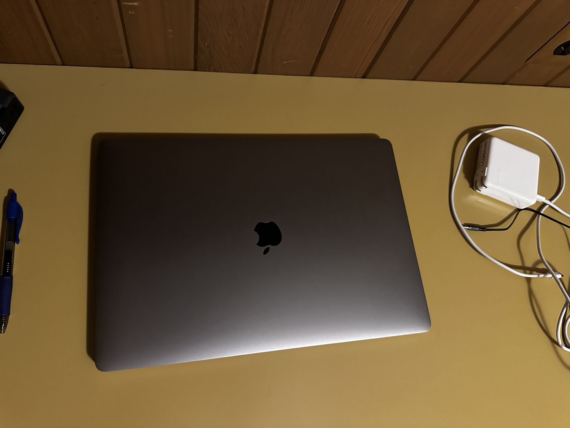 MacBook Pro 16” 2019 i9 2.4GHz 32GB RAM 500GB Battery Cycle -> 137 only