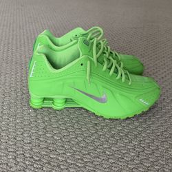 Nike Women’s Shox R4