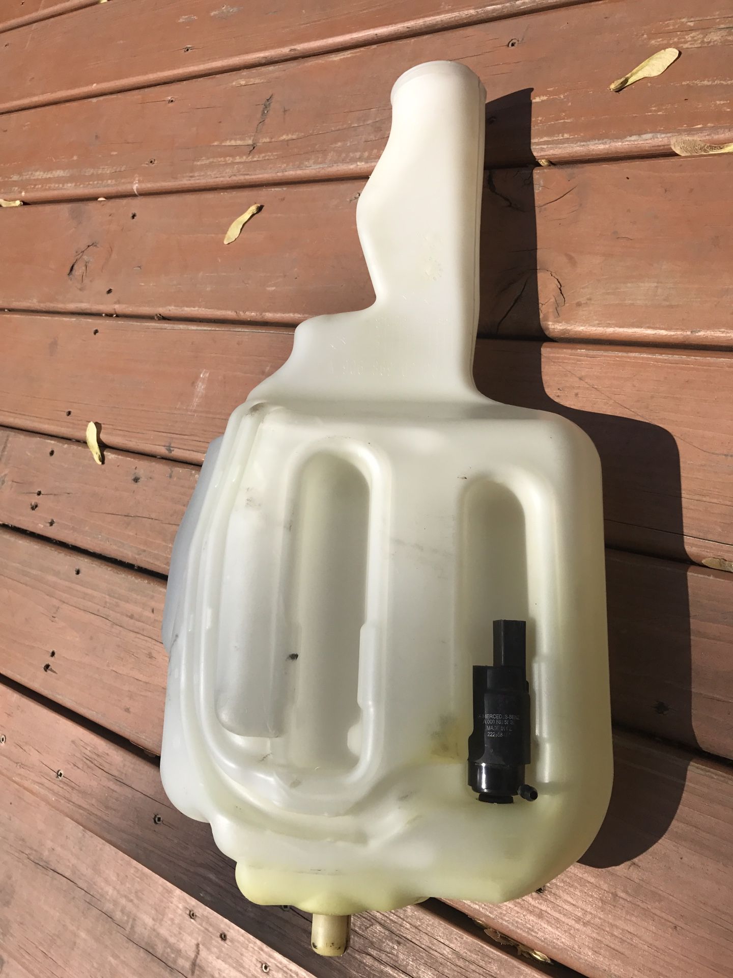 Mercedes sprinter windshield washer reservoir A9064900239