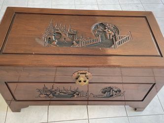Cajonera de madera Wooden chest of drawers