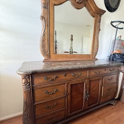 Dresser With Mirror