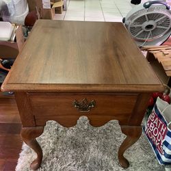 Vintage Thomasville Fisher Park Queen Anne End Table with Drawer 