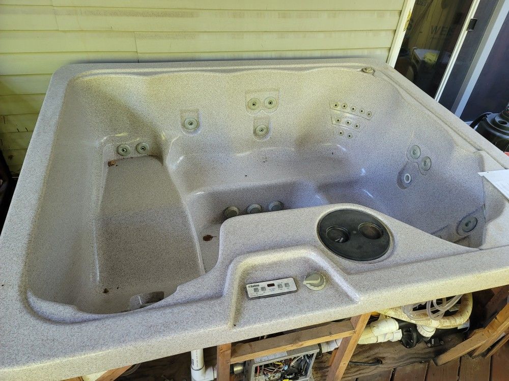 Free Jacuzzi 