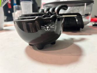 Cat measuring cups