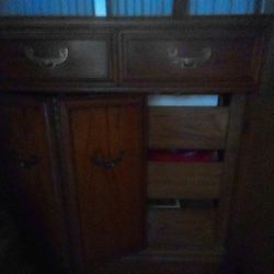  Wood Dresser