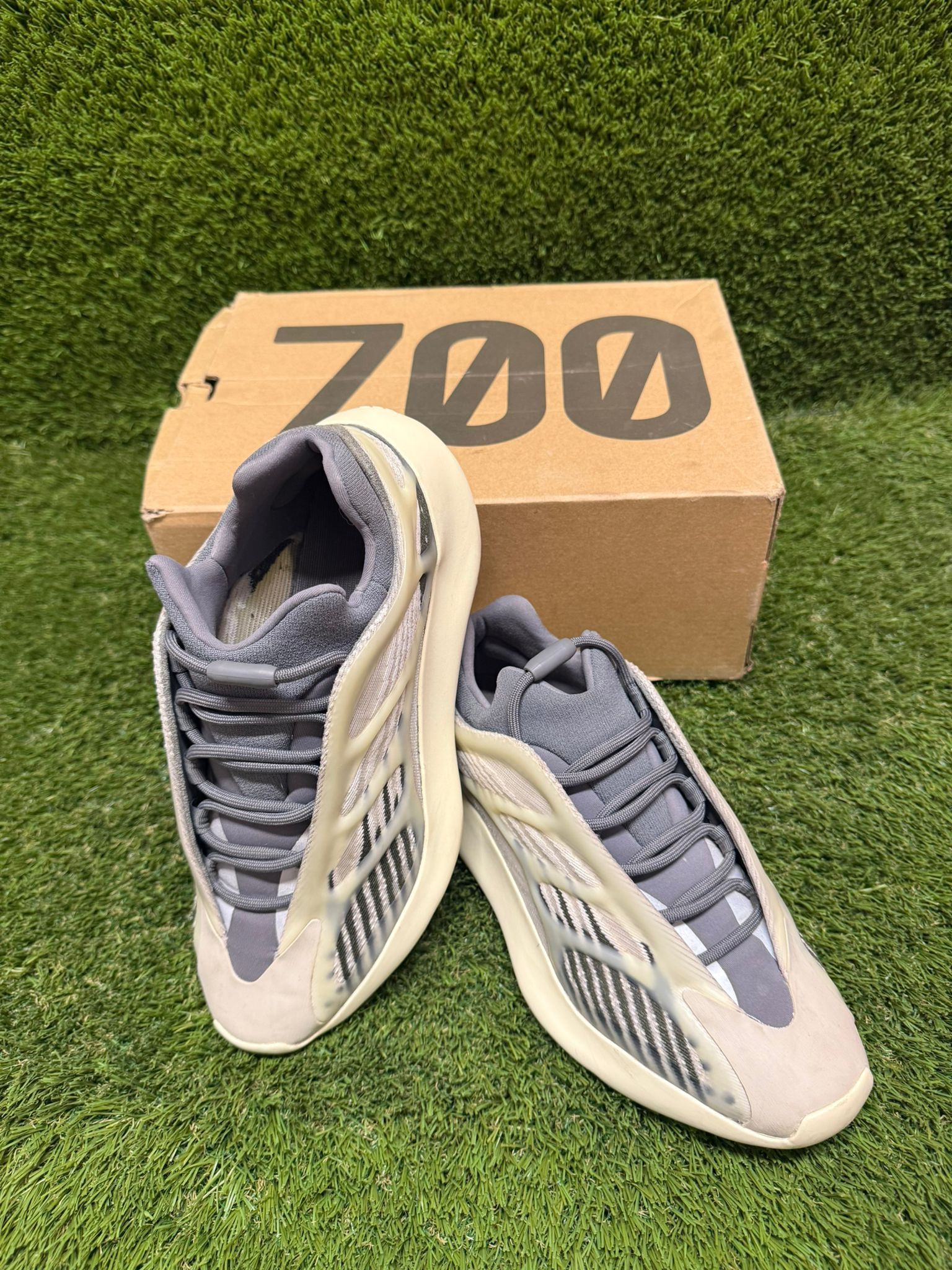 Adidas yeezy boost 700 v3 fade salt
