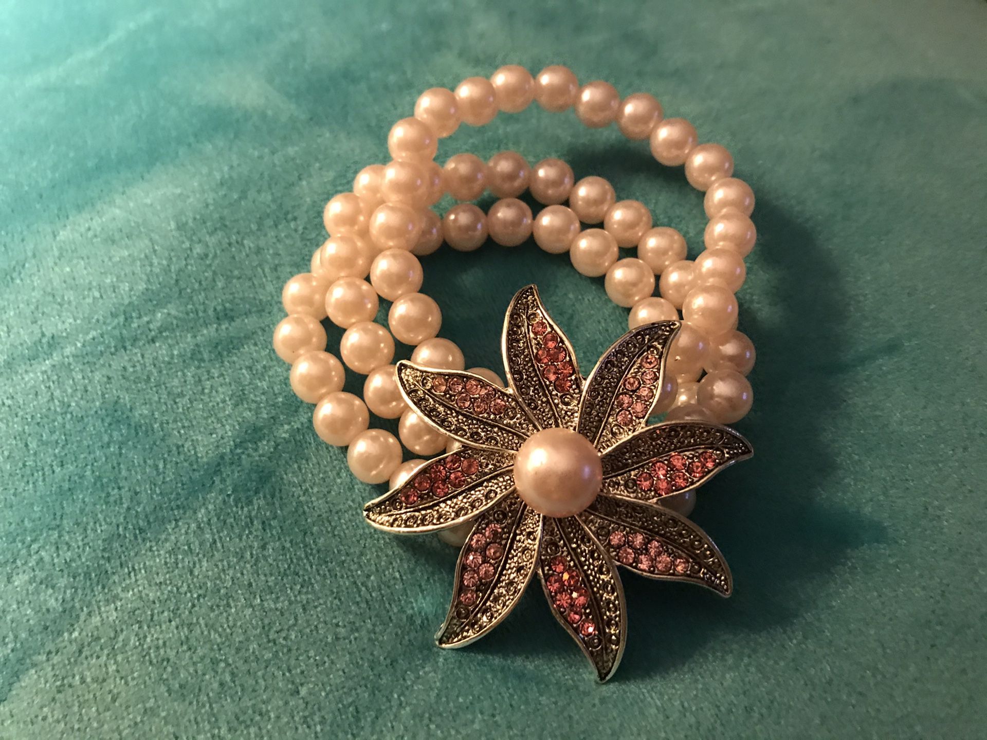 New stretchy pearl flower bracelet