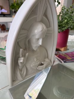 White Ceramic Sacred Heart of Jesus Plaque