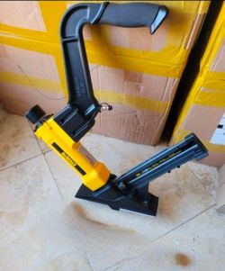 DeWalt Pneumatic Flooring Nailer