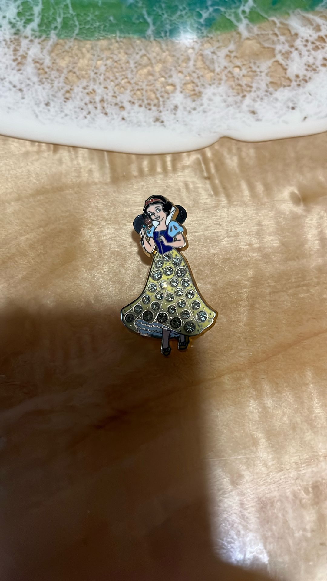 Disney snow white jeweled princesses collection 2006 trading pin