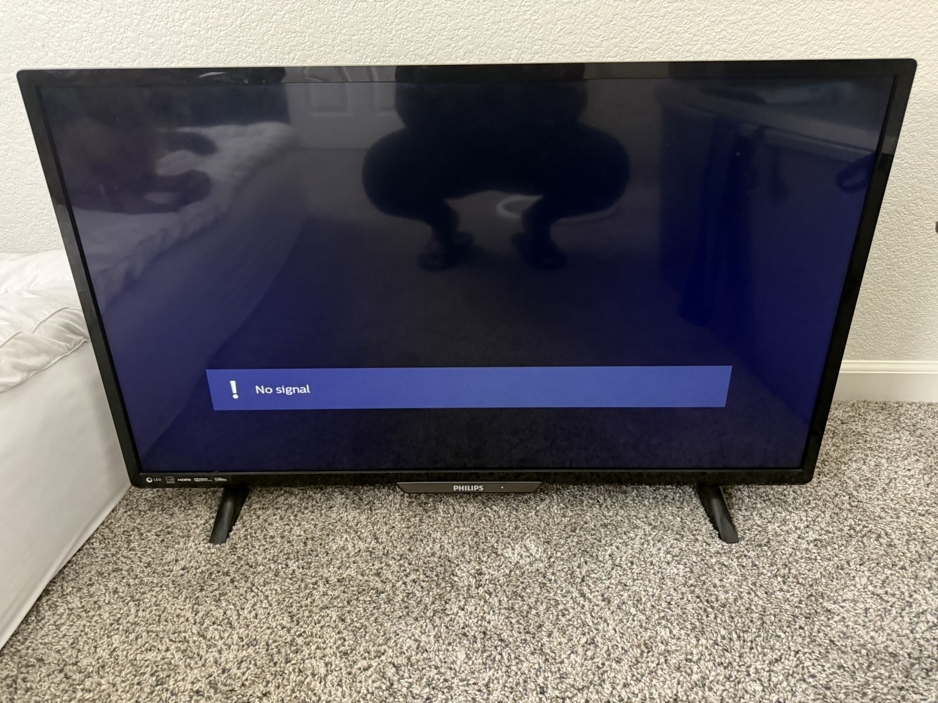 Philips 40” LED TV (Model: 40PFL4901/F7 B) - Great Condition!