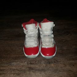Jordan 11s Charrys Size 1.5