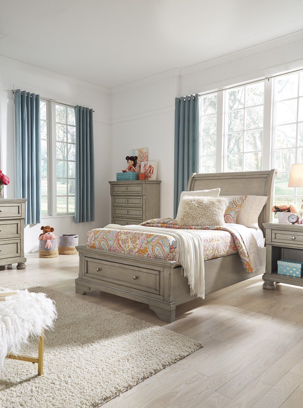 Lettner Light Gray Storage Platform Sleigh Youth Bedroom Set (Queen and King, Twin, Full)