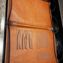 Leather Portfolio, Levenger, Classic, Elegant, Outstanding, be distinct from the ordinary. $98 