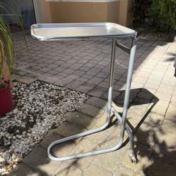 Hospital-style tray table