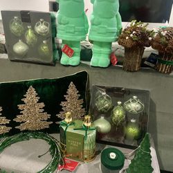 Beautiful Christmas Decor (11 Pieces) New