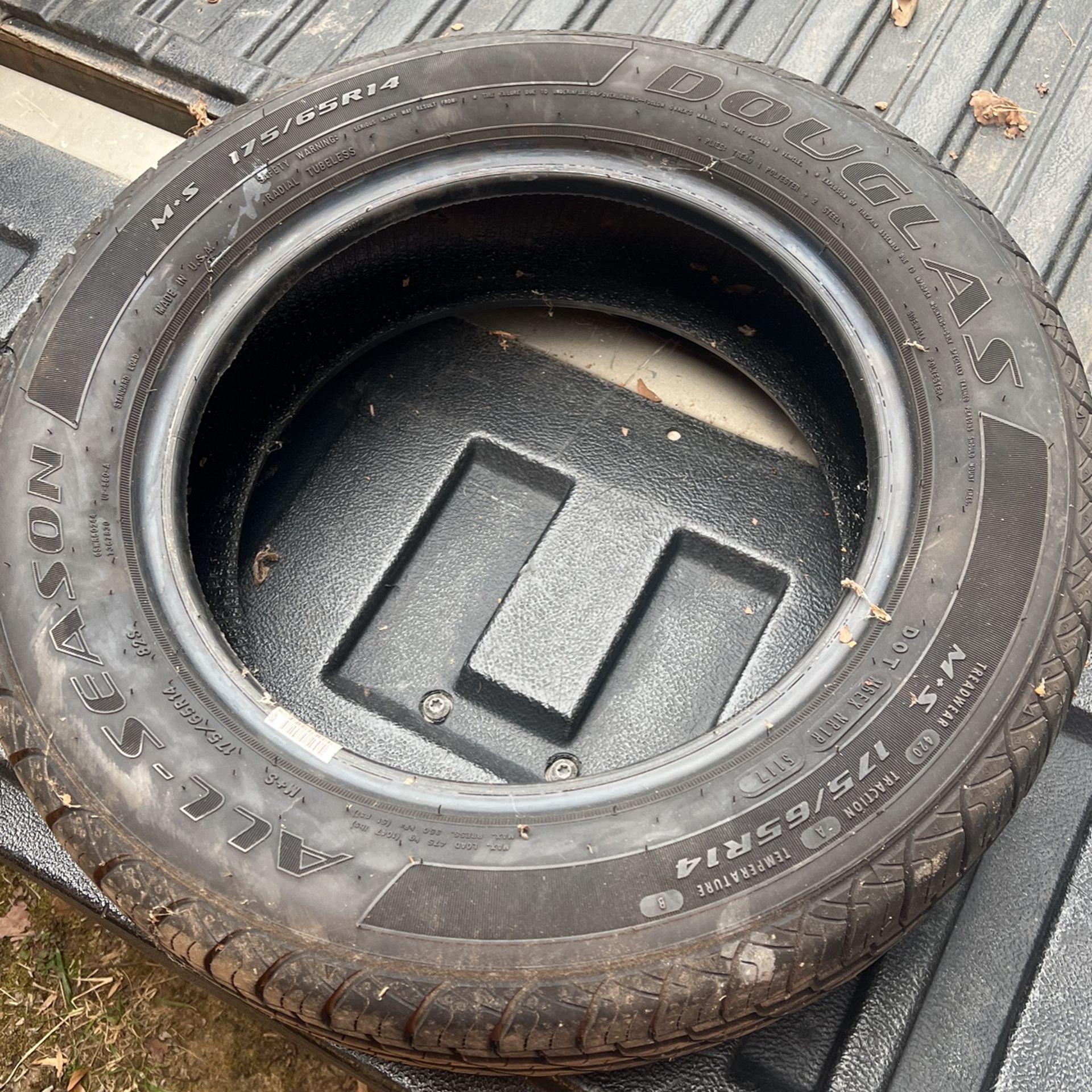 One 175/65 R14 Tire