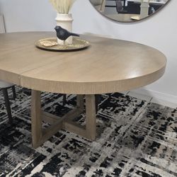 Round Extendable Table Sits From 4-6 People 