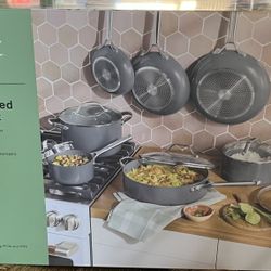 12 piece of ceramic cookware/new