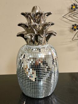 Beautiful Mirrored Pineapple Decor 11” NEW