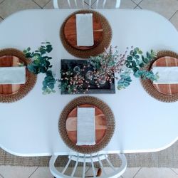 Gorgeous Expandable Table And 4 Chairs🍁🍂Seats 8-10