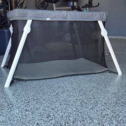 Guava family Lotus Travel Crib