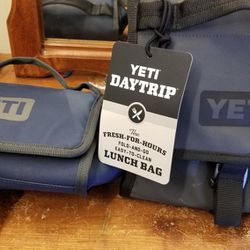 YETI Daytrip Lunch Bag in Charcoal