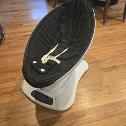4moms mamaRoo Baby Bouncer with Infant Insert
