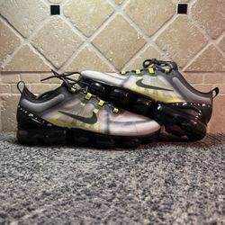 -Nike Vapormaxes “Atmosphere Grey/Volt” -Size 11M -Brand New -Og all  -Shipping available