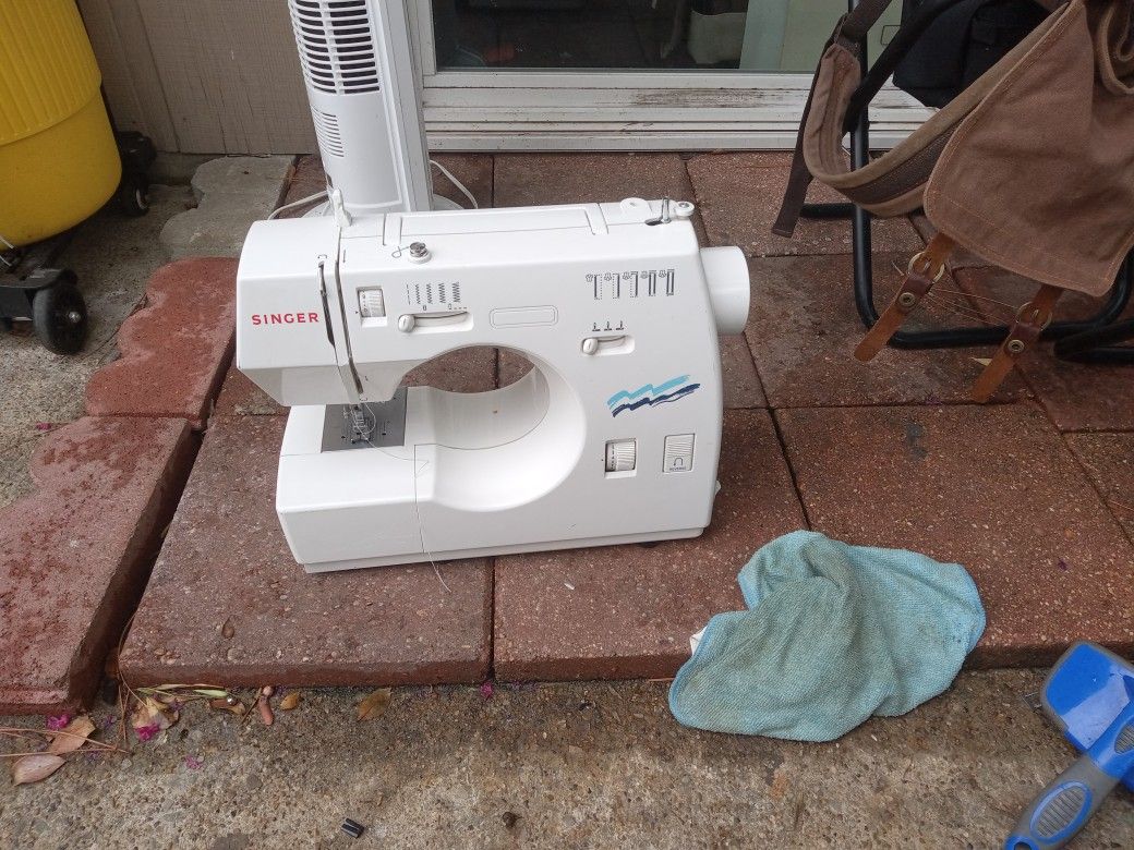 Singer sewing machine model 30518.