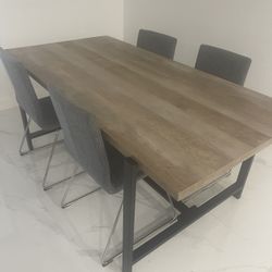 Table With 4 Chair 