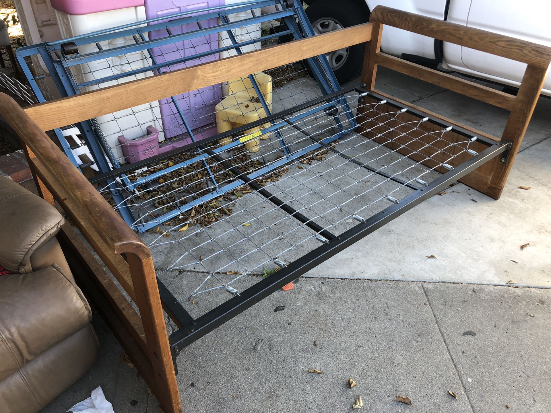 Free Free Bed Frame with Mattress and Dog House