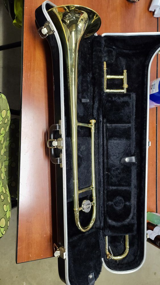 Bundy trombone with case
