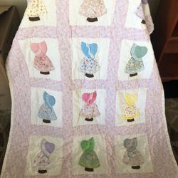 Vintage Handmade Quilt! 38” X 49”