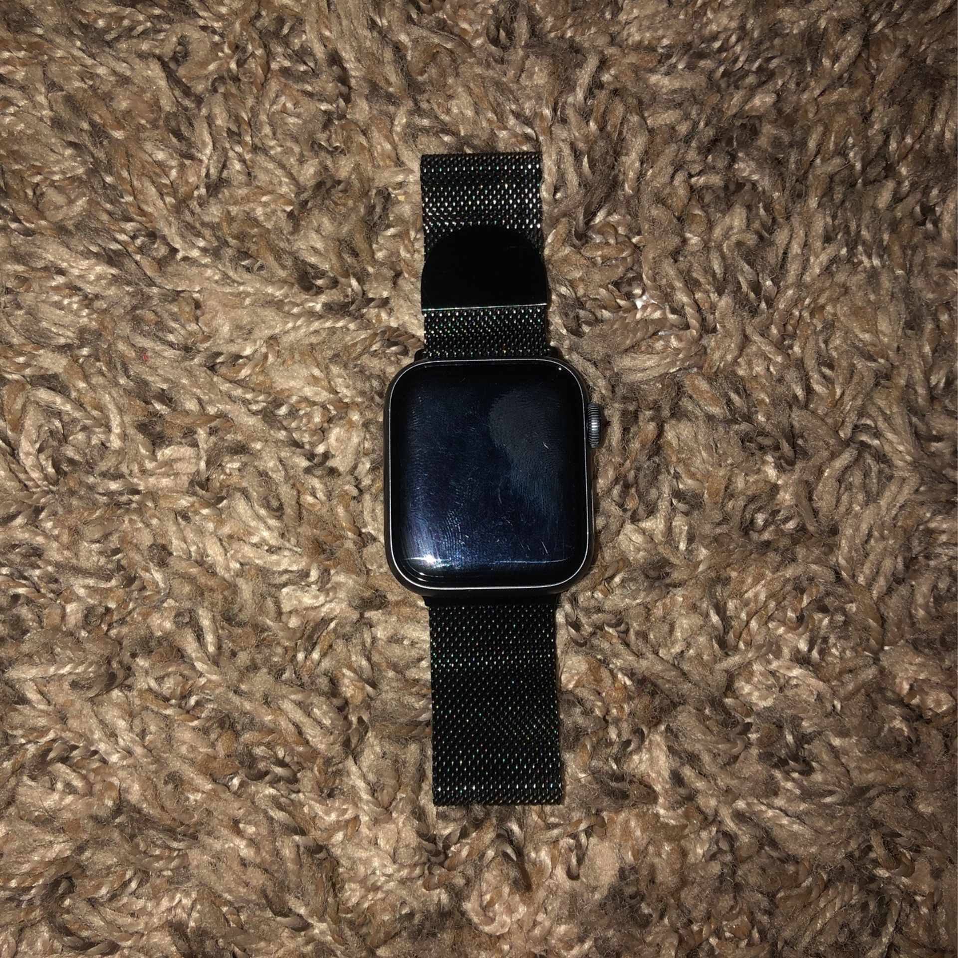Series 4 Apple watch (40mm GPS & CELLULAR)
