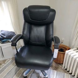 High Back Swivel Chair with Arms