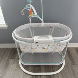 Fisher-Price Soothing Motions Bassinet. 