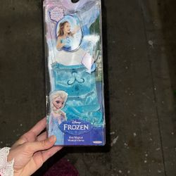 Disney Frozen Elsa Magical Musical Gloves. 