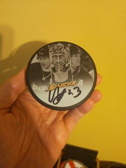 Mason Mctavish Anaheim DUCKS auto Puck 