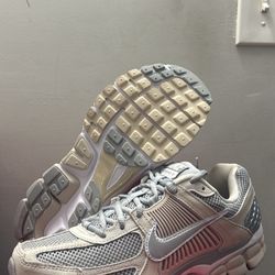 Nike Vomero 5 Brand New Mens 7.5/Woman 9