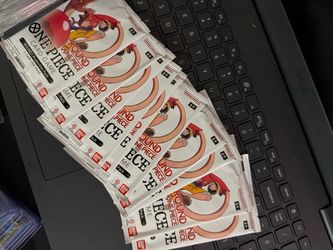 Round 1 - 10 One piece promo cards & key chains