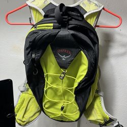 Osprey Rev 12 hydration backpack flash green and black