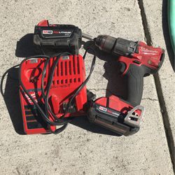 Milwaukee Hammer Drill 2 Battery And Charger 
