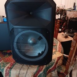 ION  TOTAL PA ULTRA SPEAKER WITH BLUETOOTH.  SOUND STRONG  SUENE POTENTE