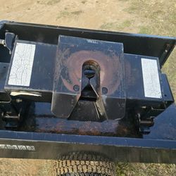Husky 16thousand Lb Sliding 5th Wheel Hitch