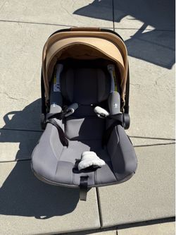 Nuna Pipa Lite LX with Base Car Seat