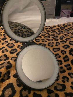 Travel size light up mirror